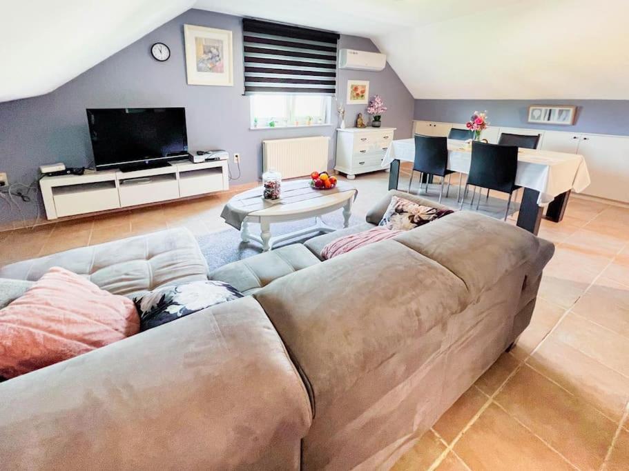 Appartamento Modern Loft With 2 Bedrooms Near Sint Truiden *